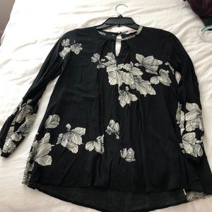 Forever 21 long sleeve keyhole shirt